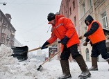 Уборка снега вручную
